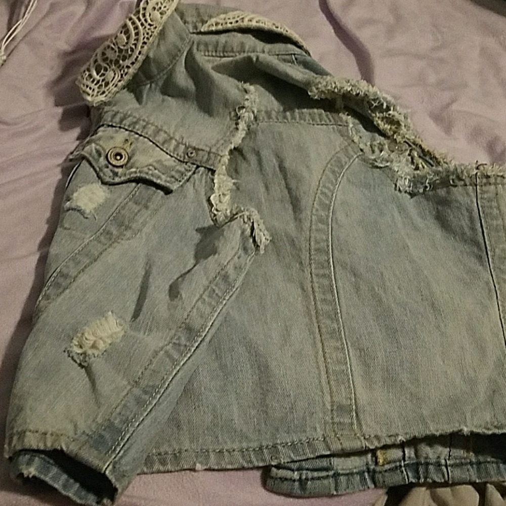 SOLD. denim vest jean jacket with lace details - Picture 4 of 4